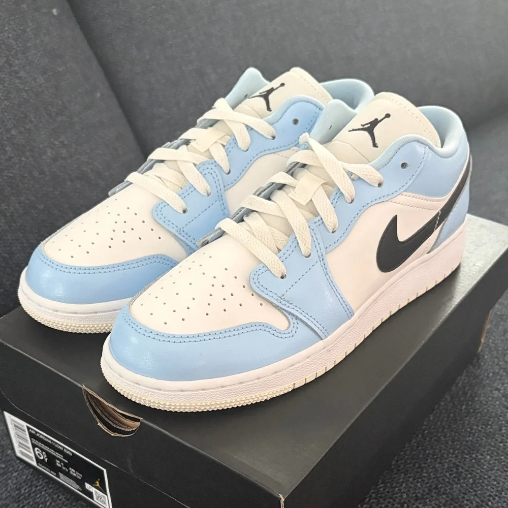 Air Jordan 1 Low UNC Blue White Black Size 8 women or 6.5 Youth New w/ Box - Picture 5 of 7